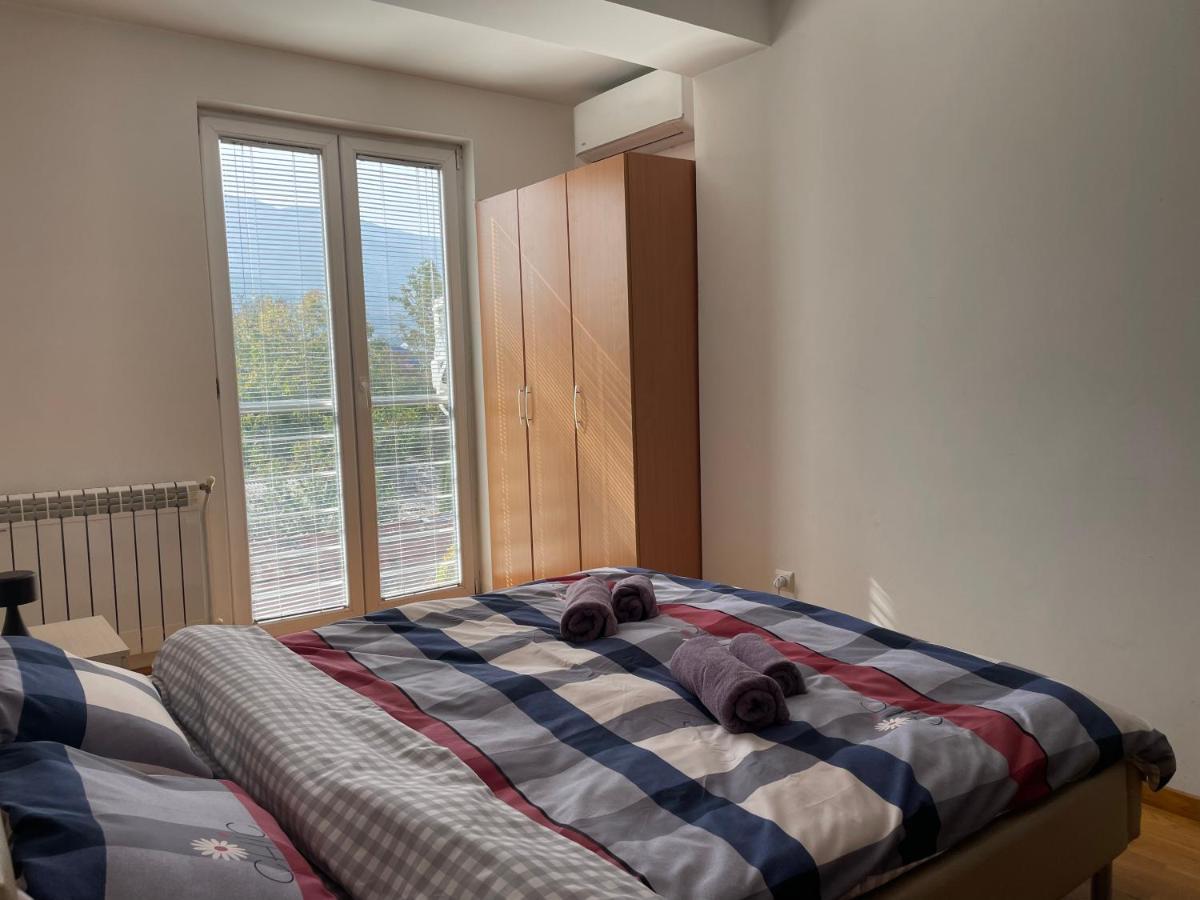Big Apartment With Private Parking - Extra View 斯科普里 外观 照片