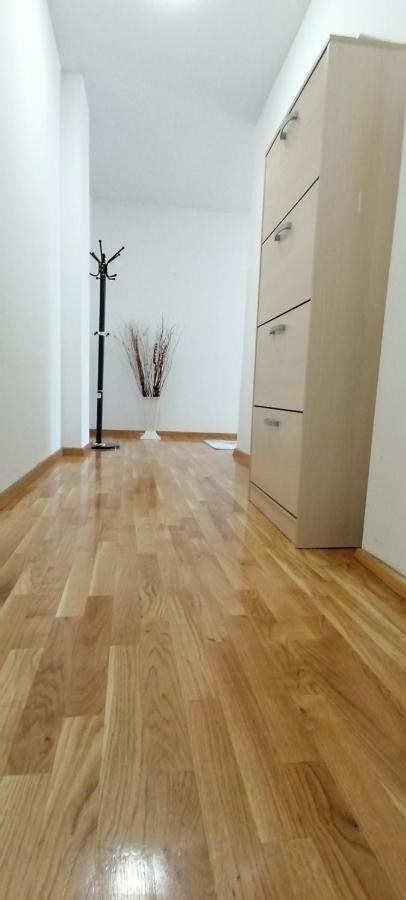 Big Apartment With Private Parking - Extra View 斯科普里 外观 照片